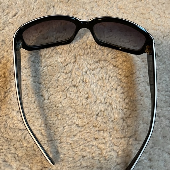 Authentic Chanel Sunglasses with box. - Picture 4 of 8